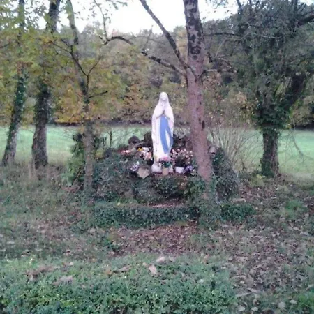 Sejour Entre Nature Verdoyante Et Son Dolment * Cournon